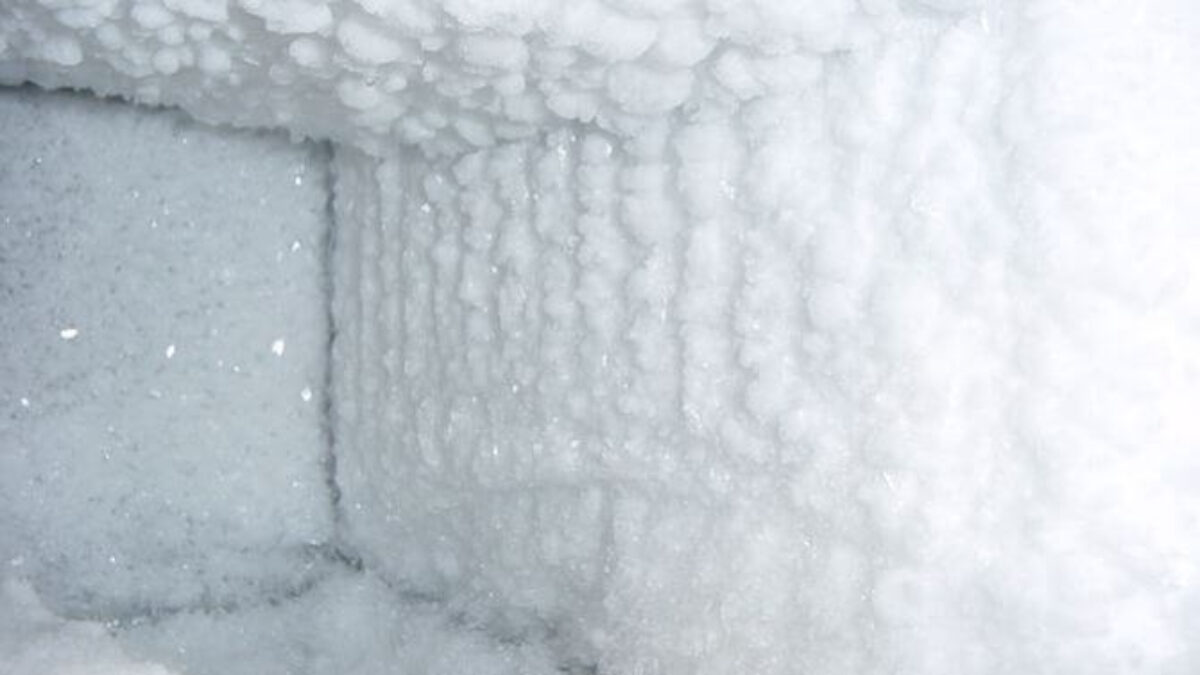 Обмерз холодильник: причины и способы устранения снежной «шубы»