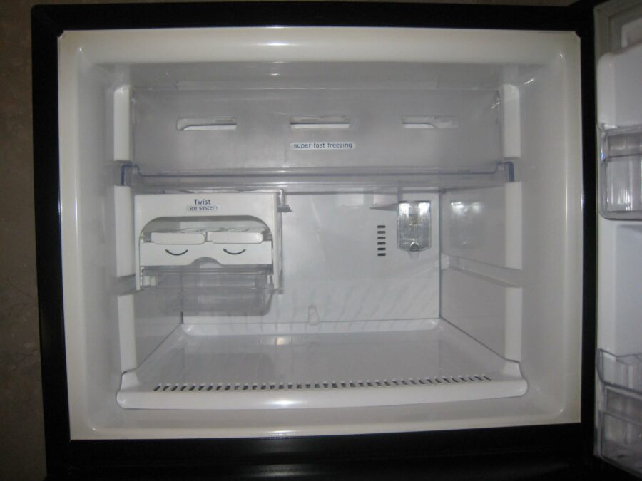 Как разморозить холодильник: простые и быстрые способы