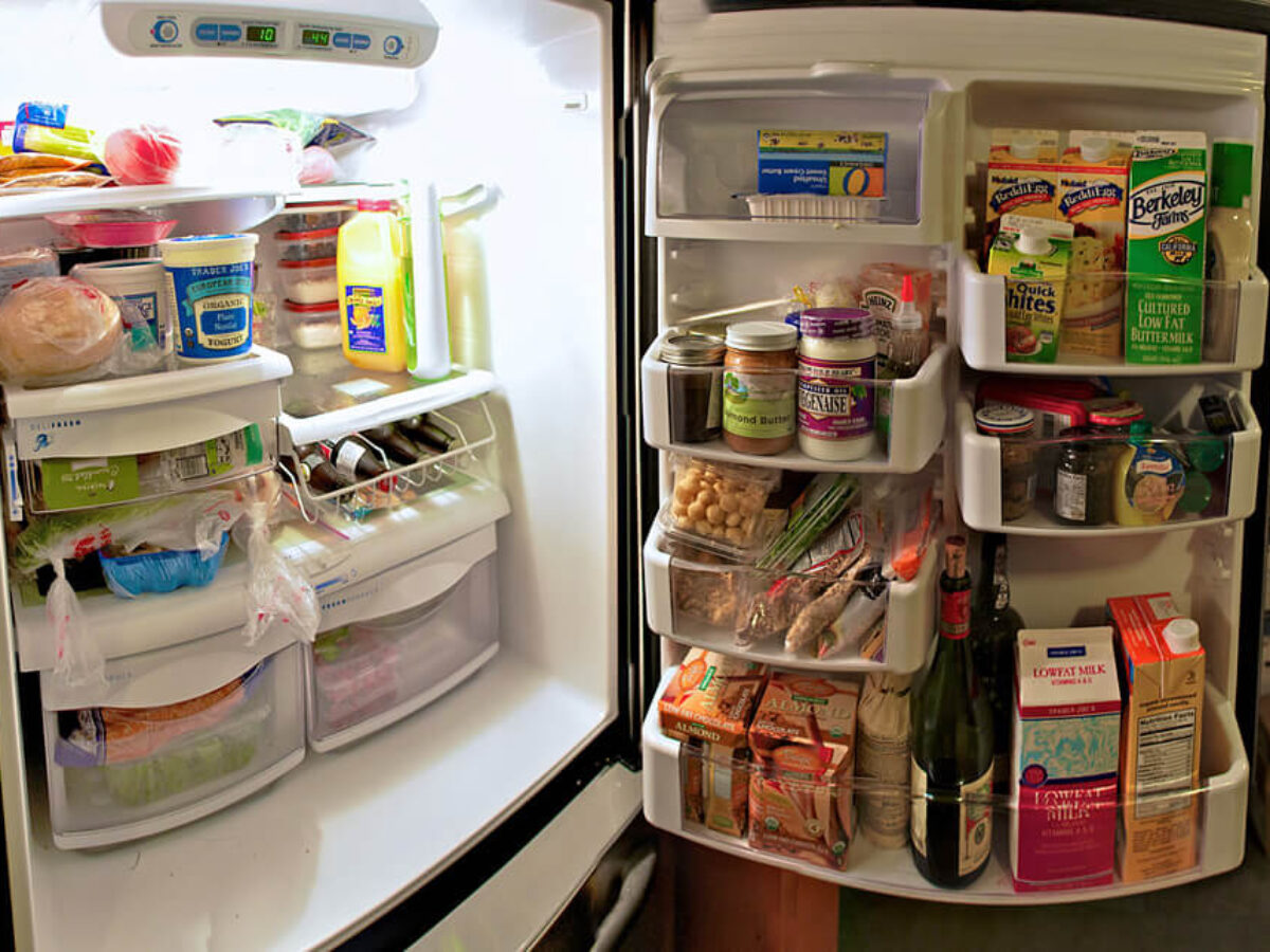 Холодильник после покупки. Холодильник с продуктами. Холодильник с едой. Полный холодильник продуктов. [Jkjlbkmynbr c LTJQ'.